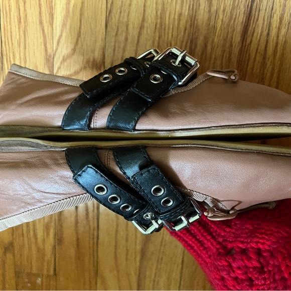 Miu Miu Black and Brown Loafers with Timeless Elegance - Picture 5 of 6